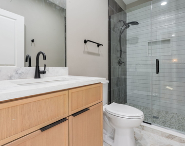 6410 S Vernon Avenue - Photo Thumbnail 16