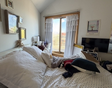 865 W Buckingham Place - Photo Thumbnail 8
