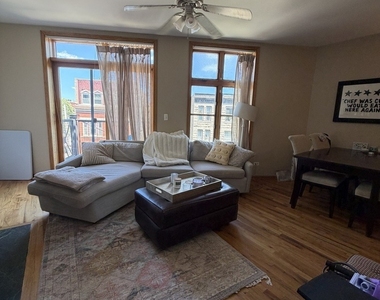 865 W Buckingham Place - Photo Thumbnail 2