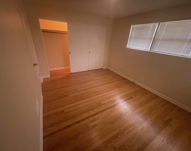 9521 N Kildare Avenue - Photo Thumbnail 4