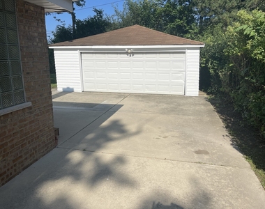 9521 N Kildare Avenue - Photo Thumbnail 7