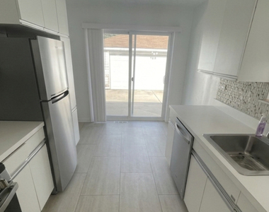 9521 N Kildare Avenue - Photo Thumbnail 2