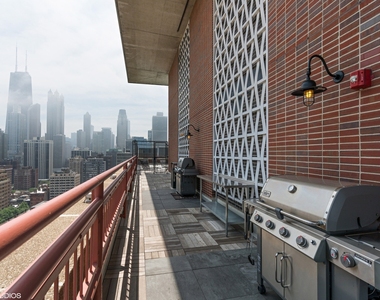 1325 N State Parkway - Photo Thumbnail 7