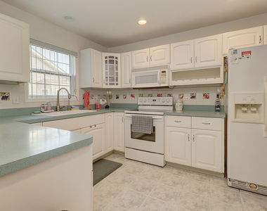 16046 Fairfield Drive - Photo Thumbnail 8