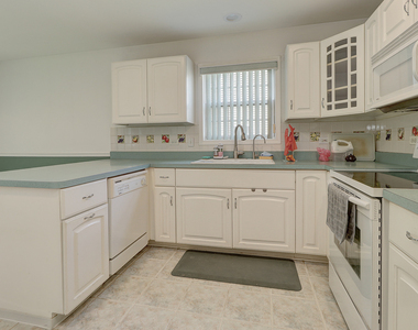 16046 Fairfield Drive - Photo Thumbnail 9