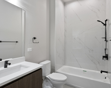 2475 W Foster Avenue - Photo Thumbnail 10