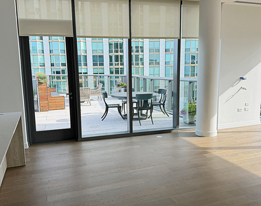 211 N Harbor Drive - Photo Thumbnail 3