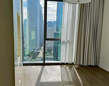211 N Harbor Drive - Photo Thumbnail 4