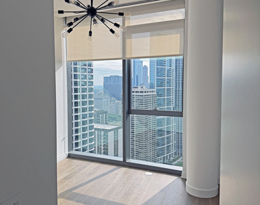 211 N Harbor Drive - Photo Thumbnail 8