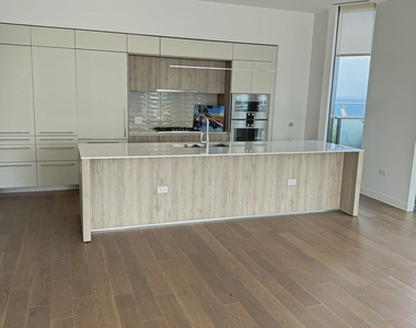 211 N Harbor Drive - Photo Thumbnail 2
