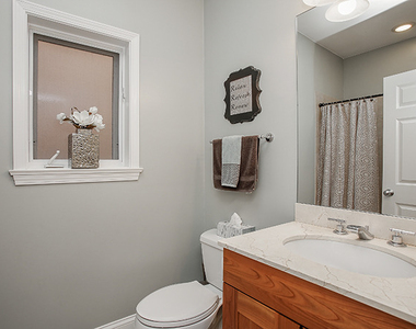 3836 N Janssen Avenue - Photo Thumbnail 12