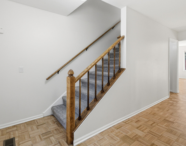 1542 Anderson Lane - Photo Thumbnail 3