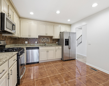1542 Anderson Lane - Photo Thumbnail 9