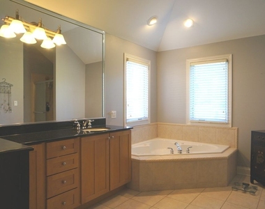 8566 Huckins Drive - Photo Thumbnail 16