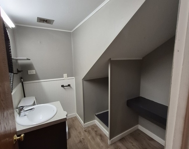9002 Sheridan Avenue - Photo Thumbnail 4