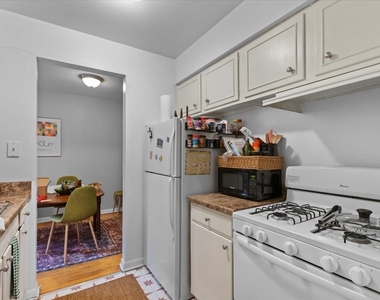 541 W Oakdale Avenue - Photo Thumbnail 1