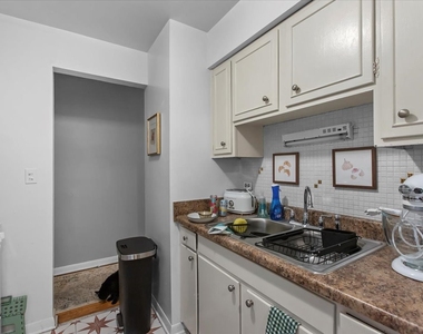 541 W Oakdale Avenue - Photo Thumbnail 2
