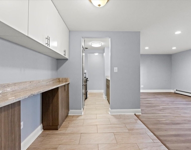 541 W Oakdale Avenue - Photo Thumbnail 3