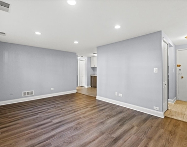 541 W Oakdale Avenue - Photo Thumbnail 7
