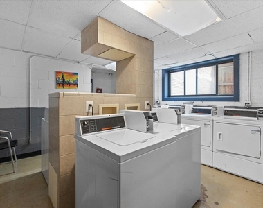 541 W Oakdale Avenue - Photo Thumbnail 7