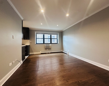 541 W Oakdale Avenue - Photo Thumbnail 3