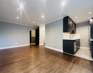 541 W Oakdale Avenue - Photo Thumbnail 2