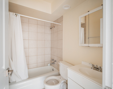 541 W Oakdale Avenue - Photo Thumbnail 15