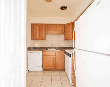 541 W Oakdale Avenue - Photo Thumbnail 1