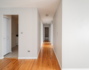 541 W Oakdale Avenue - Photo Thumbnail 6