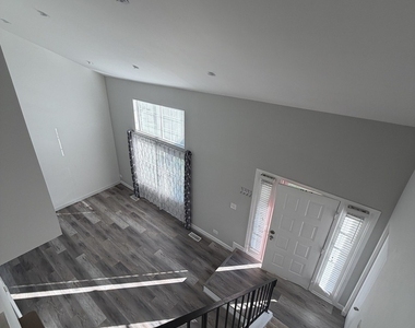 371 Wisteria Drive - Photo Thumbnail 4
