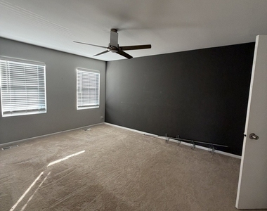 371 Wisteria Drive - Photo Thumbnail 5