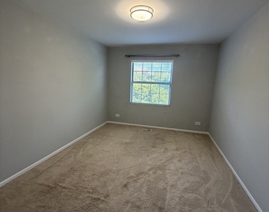 371 Wisteria Drive - Photo Thumbnail 7
