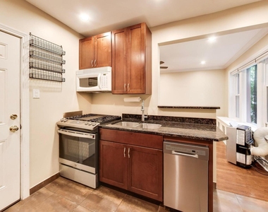 1106 W Montana Street - Photo Thumbnail 9
