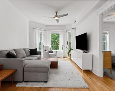 2206 W Eastwood Avenue - Photo Thumbnail 1