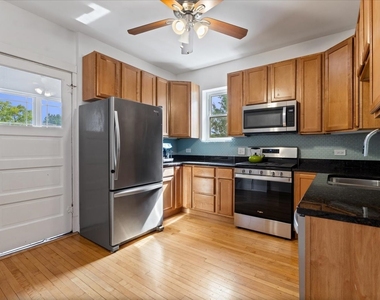 2206 W Eastwood Avenue - Photo Thumbnail 8