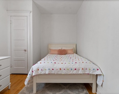 2206 W Eastwood Avenue - Photo Thumbnail 14