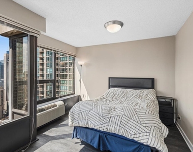 30 E Huron Street - Photo Thumbnail 7