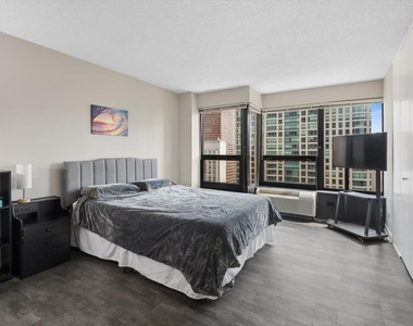 30 E Huron Street - Photo Thumbnail 14