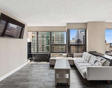 30 E Huron Street - Photo Thumbnail 4