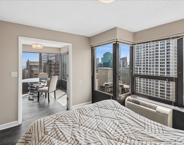 30 E Huron Street - Photo Thumbnail 8