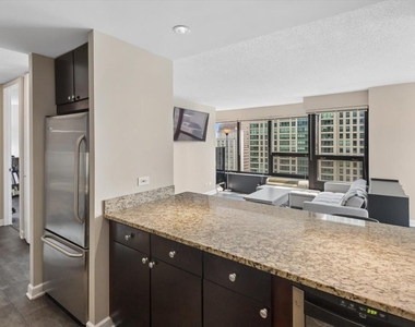 30 E Huron Street - Photo Thumbnail 11