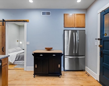 2206 W Eastwood Avenue - Photo Thumbnail 11