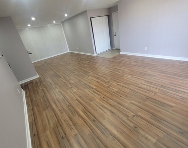 803 Garden Circle - Photo Thumbnail 14