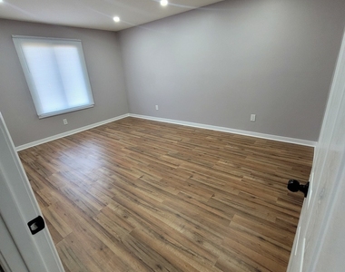 803 Garden Circle - Photo Thumbnail 12