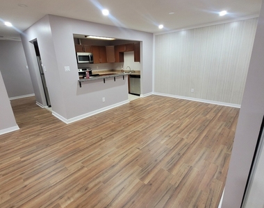803 Garden Circle - Photo Thumbnail 3