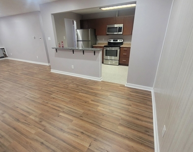 803 Garden Circle - Photo Thumbnail 5