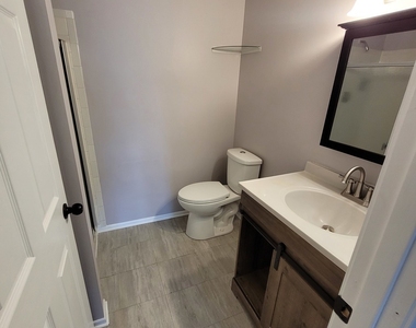 803 Garden Circle - Photo Thumbnail 18