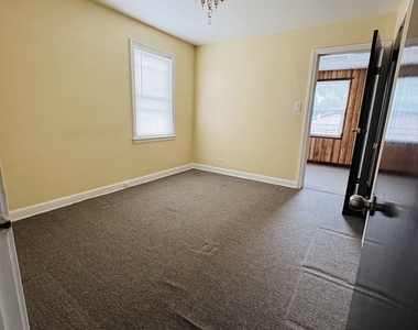 2626 W Balmoral Avenue - Photo Thumbnail 9