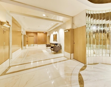 111 E Chestnut Street - Photo Thumbnail 7