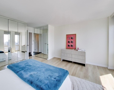 111 E Chestnut Street - Photo Thumbnail 18